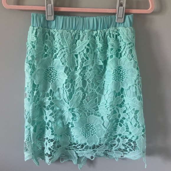 Tobi Womens Lace Crochet Overlay Mini Skirt Mint Size XS - Picture 3 of 6
